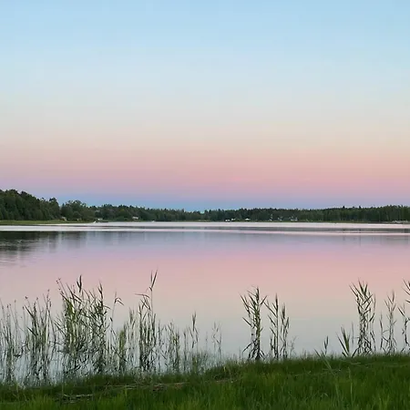 Lumoava Saarimoekki Chalet Jakobstad