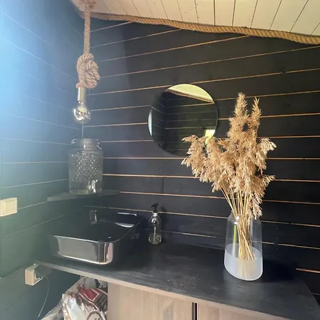 Lumoava Saarimoekki شاليه