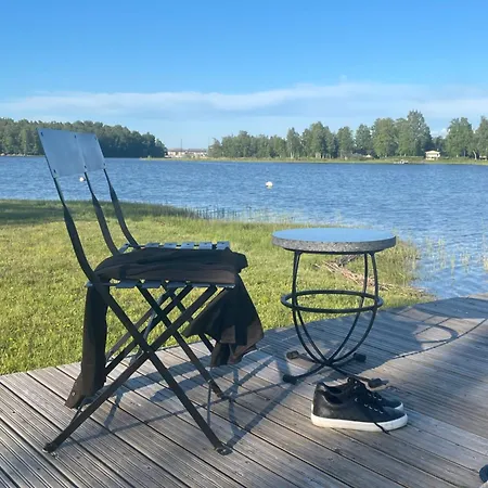Lumoava Saarimoekki شاليه